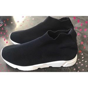 STEVE MADDEN Knit Sneakers ONLY WORN ONCE